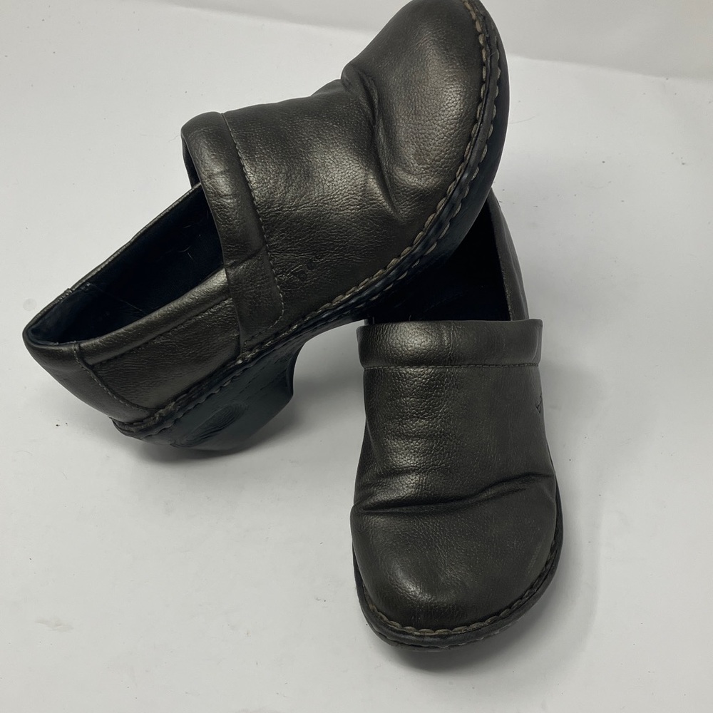 boc metallic bronze/dark brown clog with rounded toe and a slight heel. Sz 6.5M